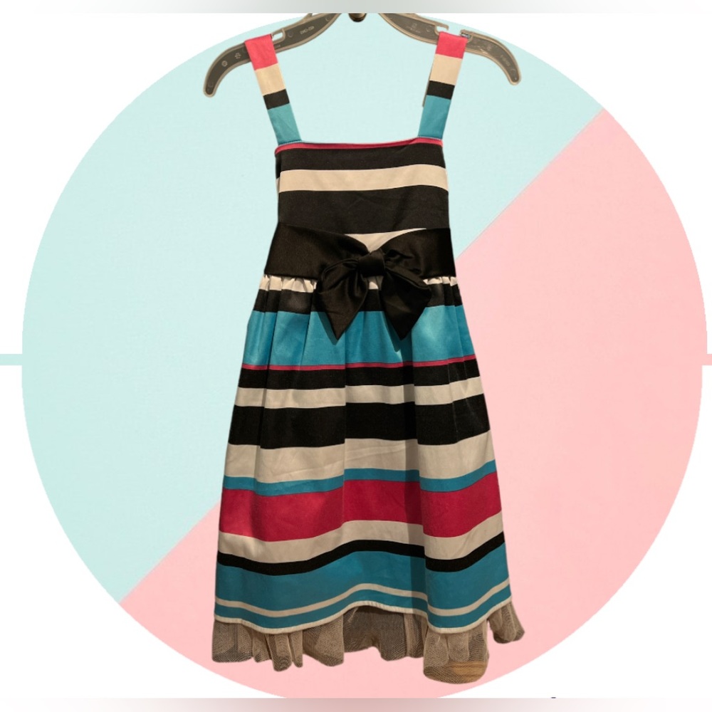 Girl’s dress, size 6.